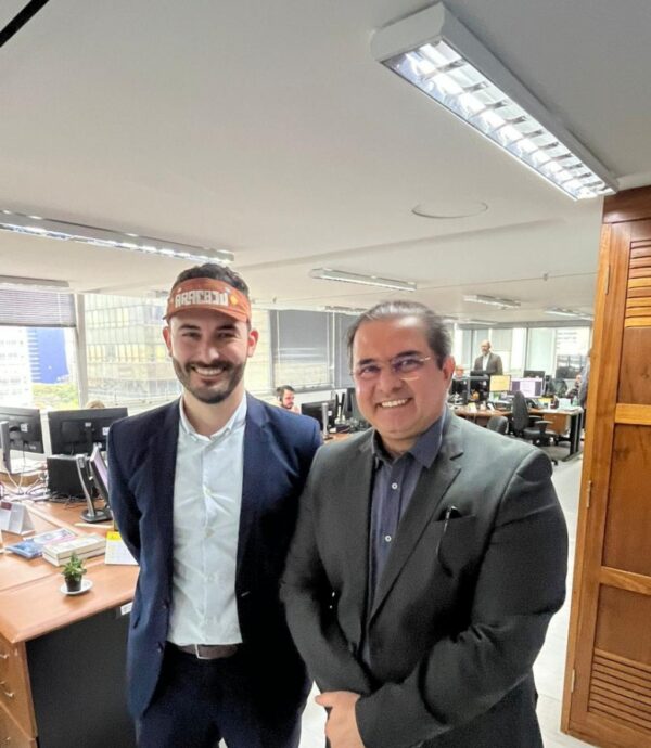 Secretário da Sempi, Fábio Uchôa, reunido com o secretário municipal de Parcerias de Porto Alegre, Giuseppe Riesgo